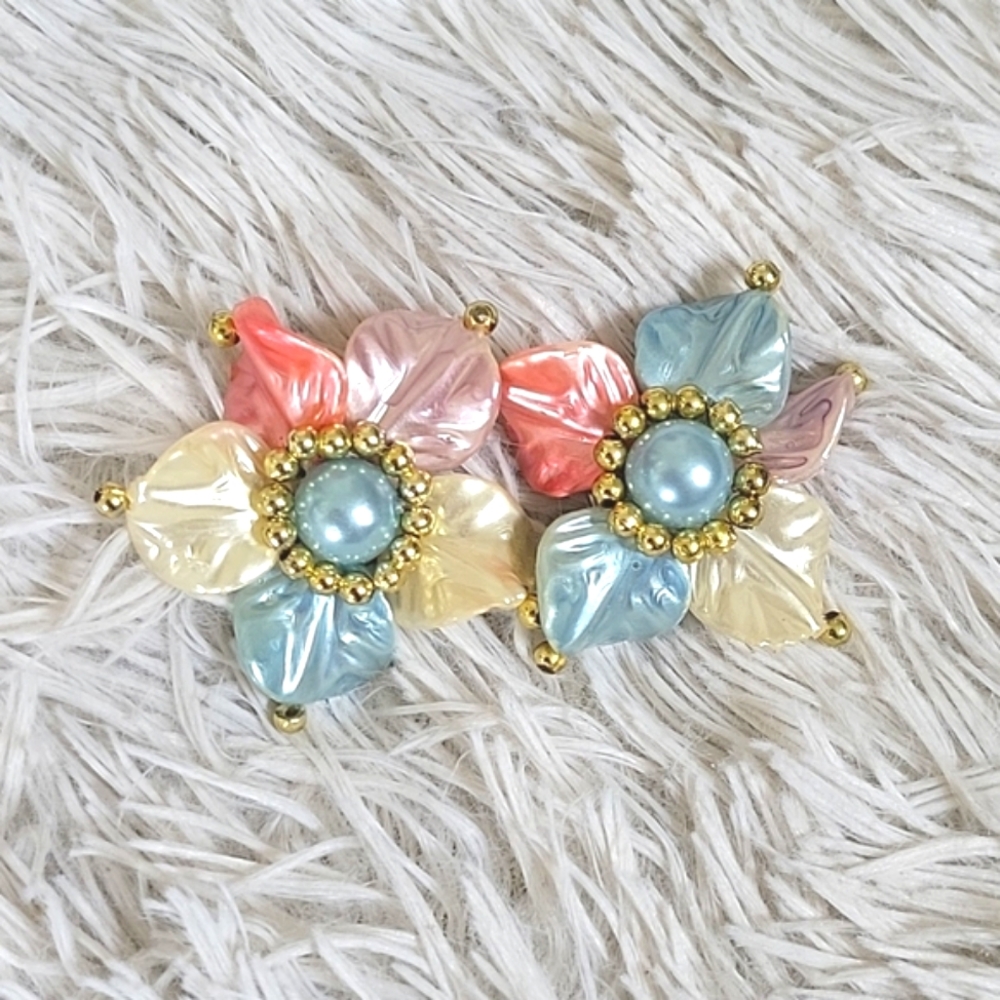 🩷 Beautiful Vintage Pink Flower Clip-on Earrings 🩷